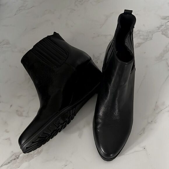 Ellen Tracy Leather Wedge Booties EUC - Picture 2 of 7